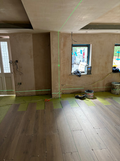 Laser Level Self Levelling 360 Green Lines with Brackets & Case