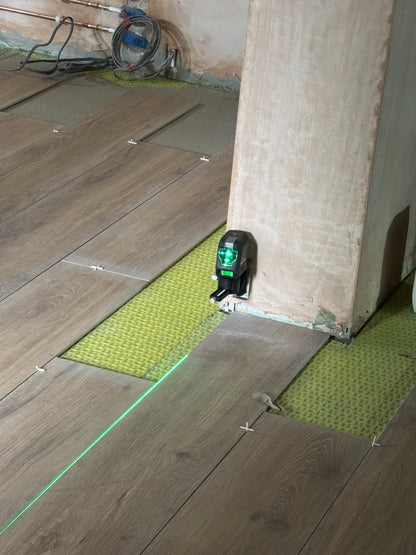 Laser Level Self Levelling 360 Green Lines with Brackets & Case